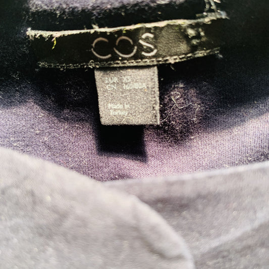 COS / scalloped navy top / XS (3777618089061016546)