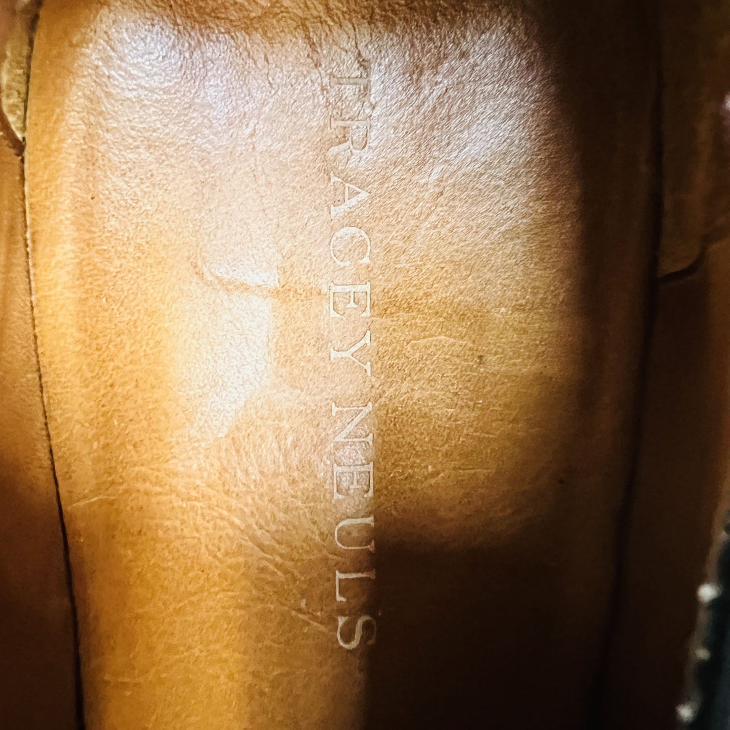 TN29 / TRACEY NEULS / 40 (3820393732634010146)