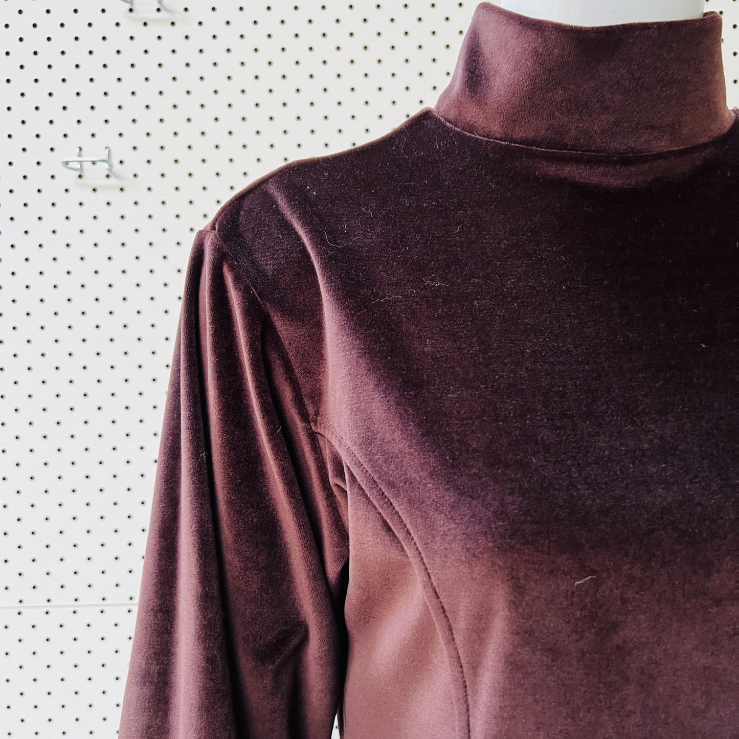 nz vintage / WILD WAHINE / brown velvet high neck jumper / m (3851248135471017049)