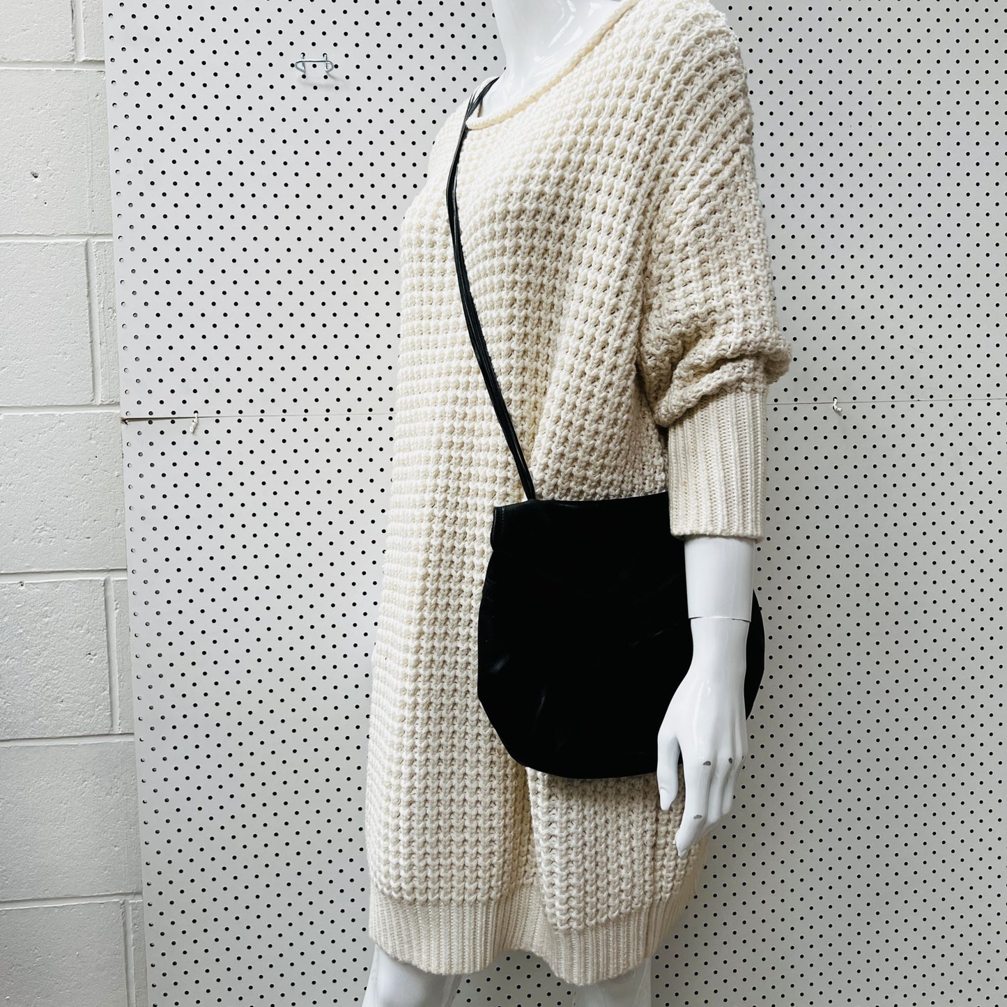 VIALIS / leather cross body bag with leather straps (3856170955904046209)