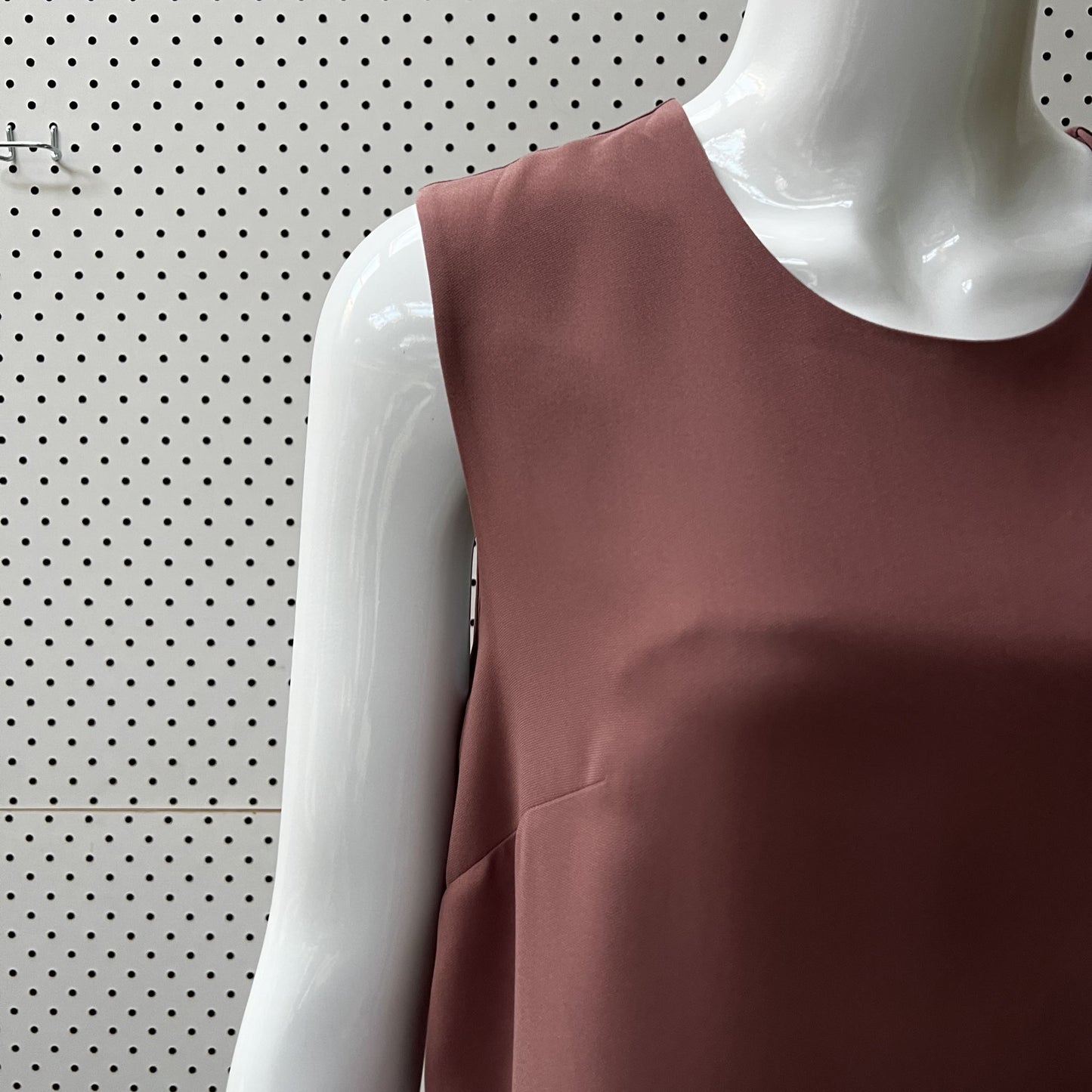 JULIETTE HOGAN / sleeveless dress in dusky rose pink / s Dresses