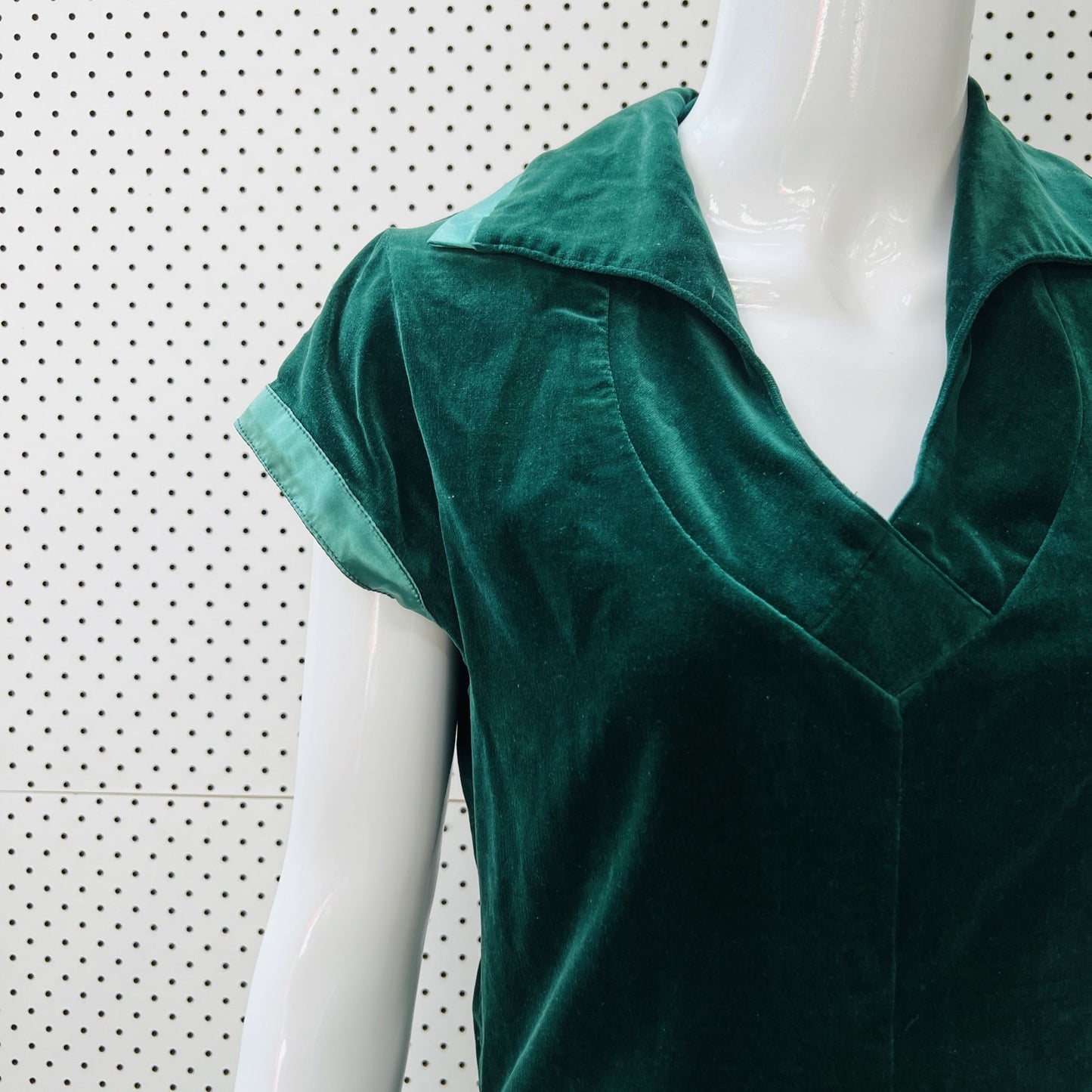 1970s/1980s nz vintage / green velvet dress by 'forum fashions' (dreamgirls) / s Dresses