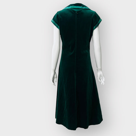 1970s/1980s nz vintage / green velvet dress by 'forum fashions' (dreamgirls) / s (3862121048190799643)