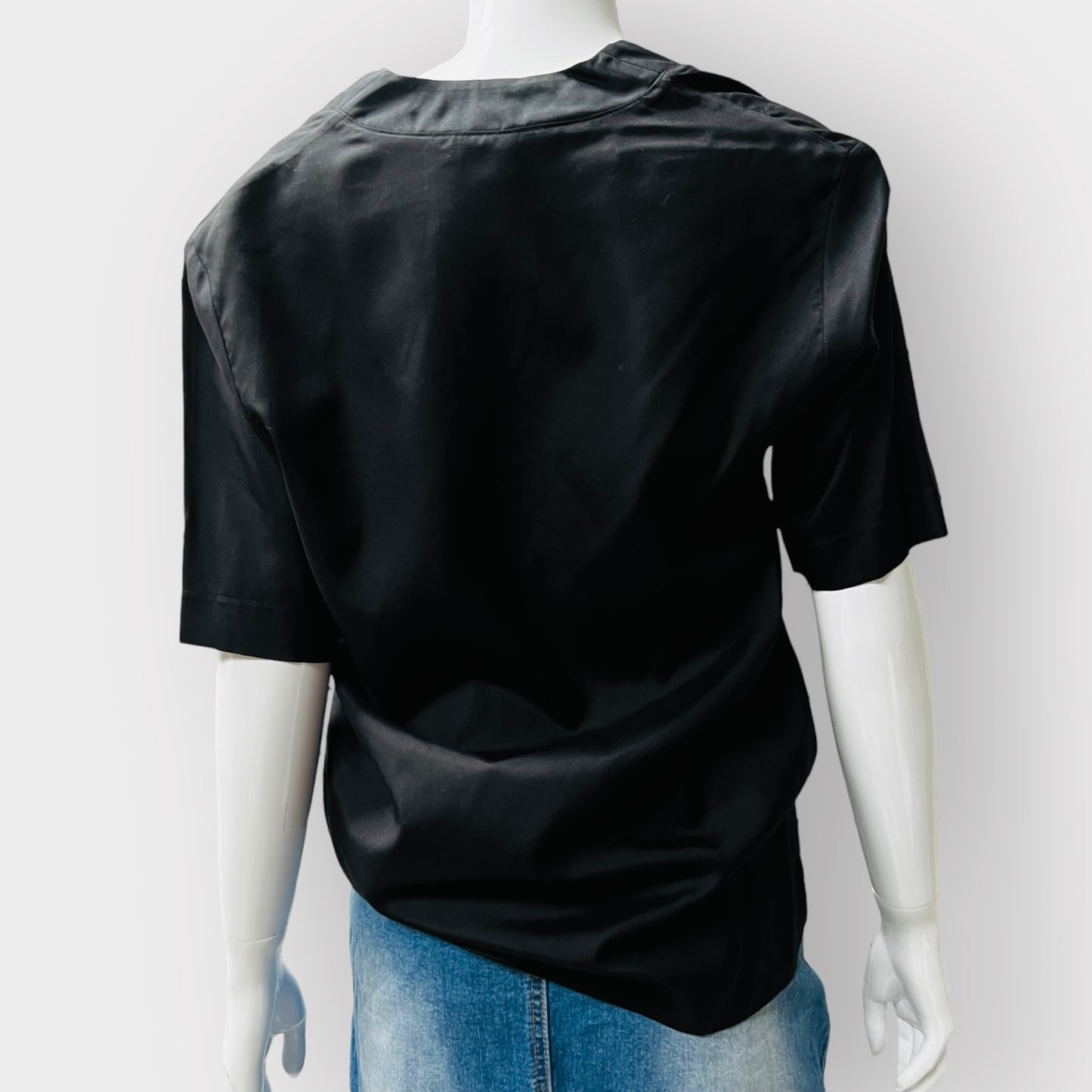 JULIETTE HOGAN / v neck top / 10 / made in nz Tops & shirts