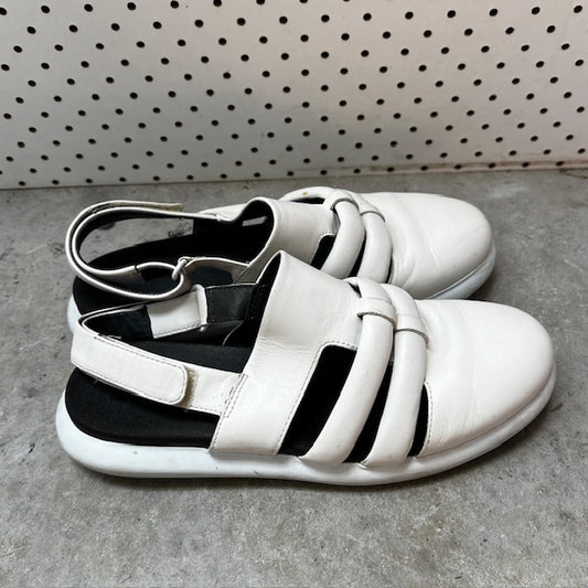 camper / capsula / 39 (3871810382925616940)