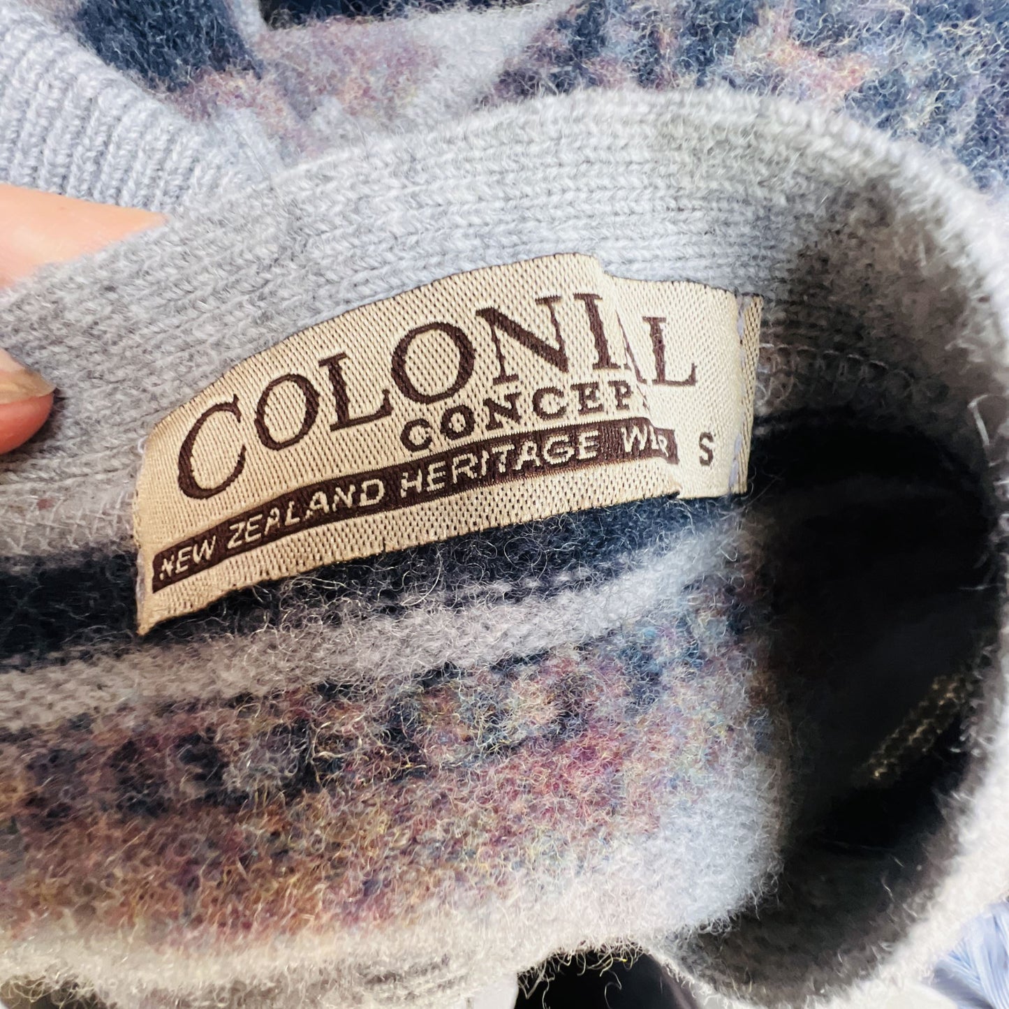 kiwiana / colonial concepts nz heritage vest with KIWIS! / 100% merino / s (3875426295963830283)