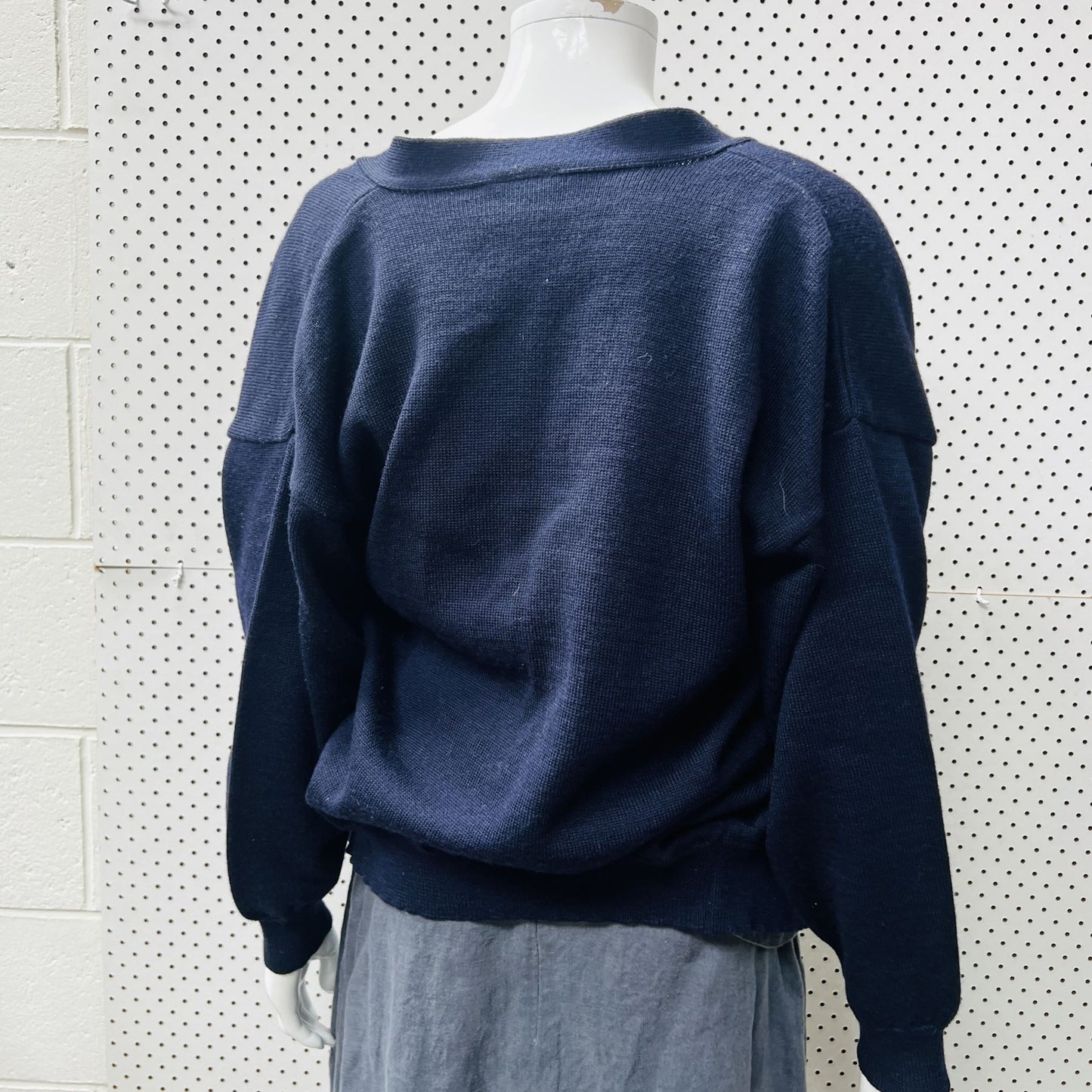 1980s nz vintage / PEPPERTREE / pure wool cardigan in navy / brass buttons / s (3879066361121734427)