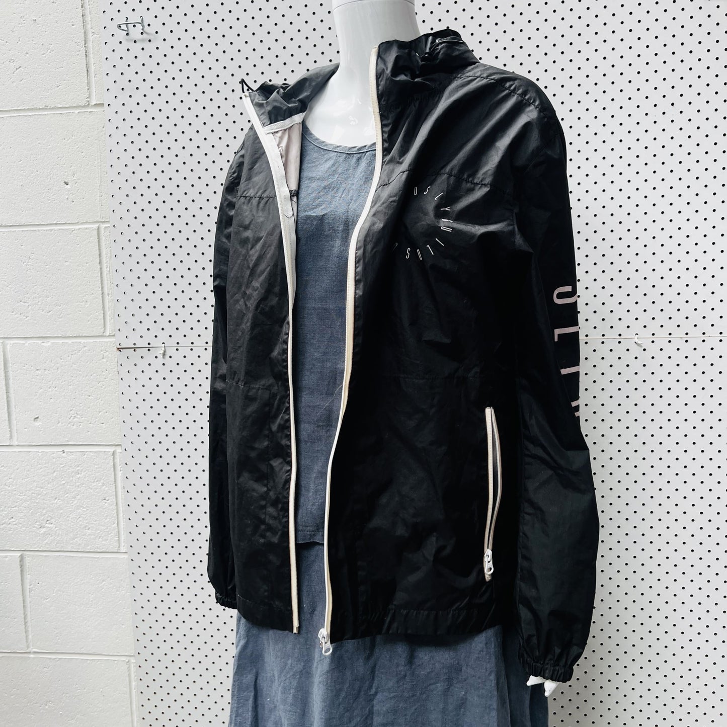 2000s nz vintage / SLY GUILD / hardwood wind breaker / black / s / nz made (3879066631811084743)