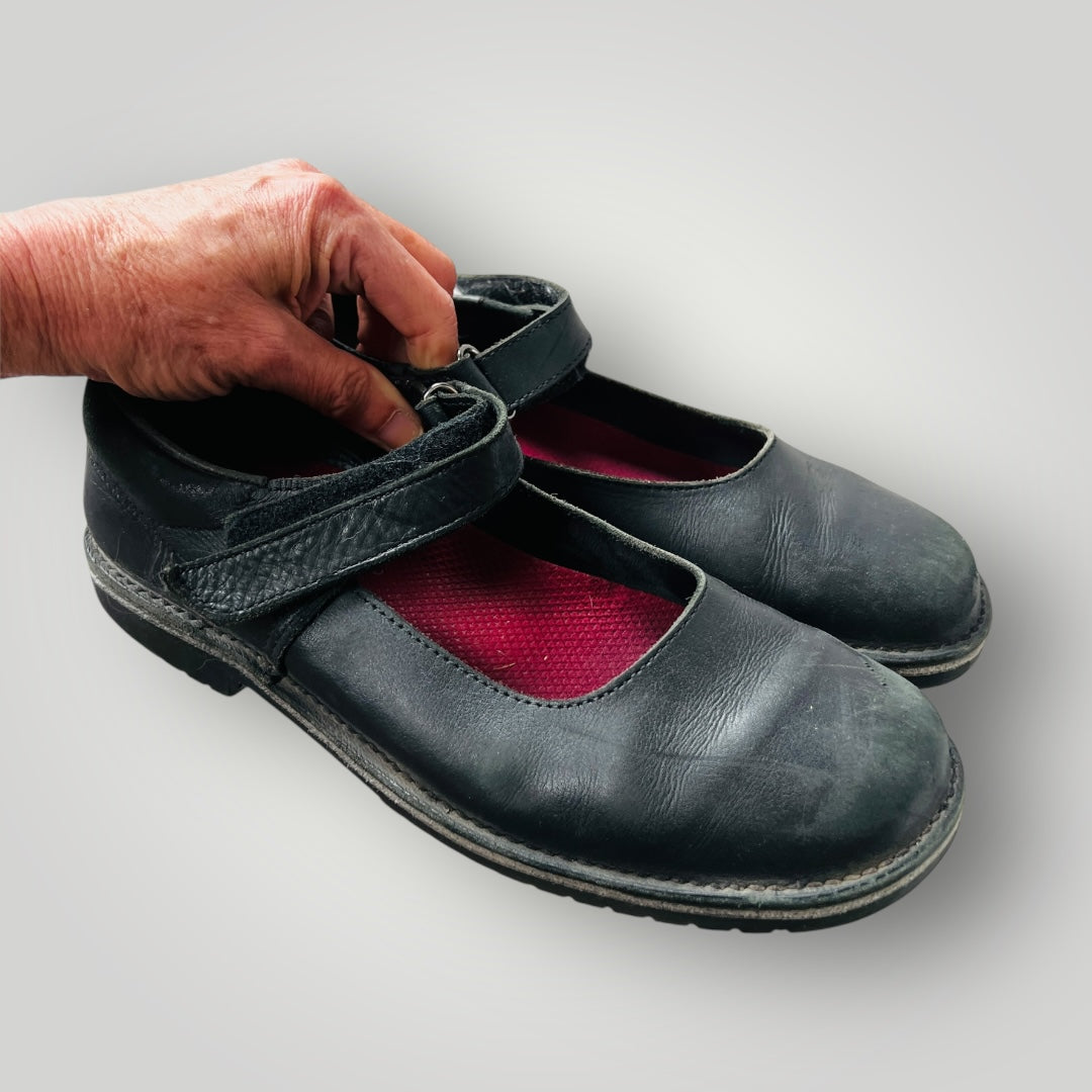 vintage MCKINLEYS / mary janes in black leather / 39 (3881401400082805161)