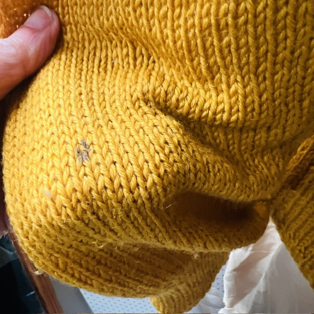 hand knitted / yellow wool jumper / m (3881742263706501043)