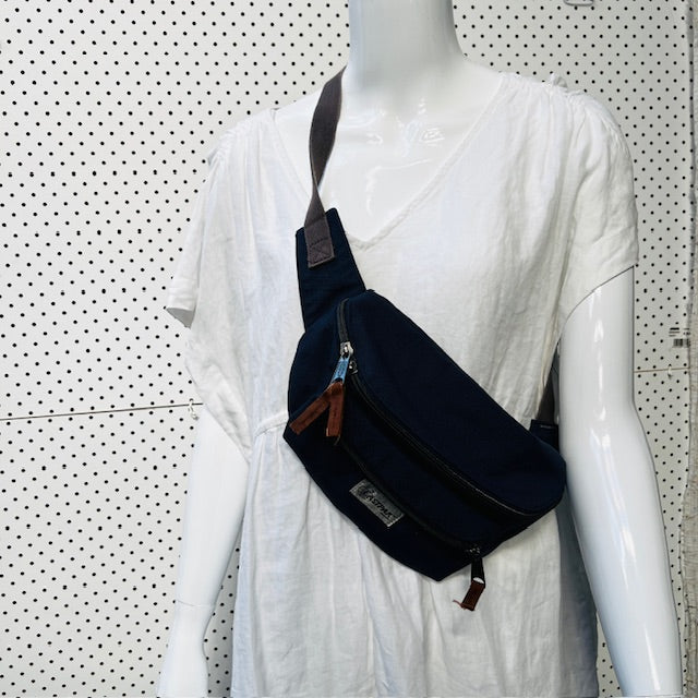american vintage / EASTPAK / 'doggy bag' crossbody bum bag / canvas (3882177212930277524)
