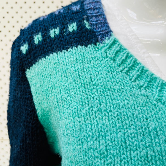 hand knitted / wool jumper / s (3882612398138416714)
