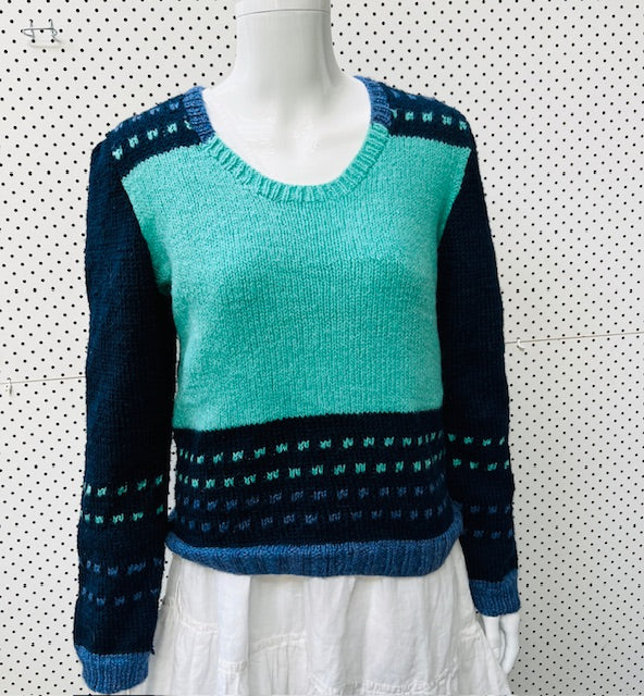 hand knitted / wool jumper / s (3882633252924017768)