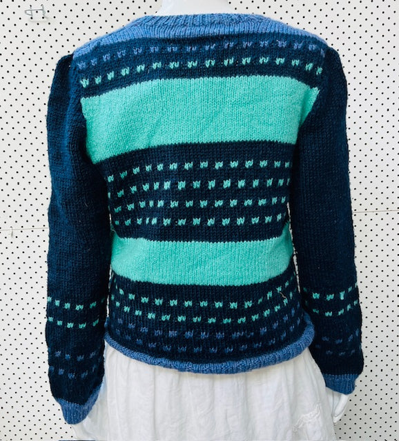 hand knitted / wool jumper / s (3882633671326769699)