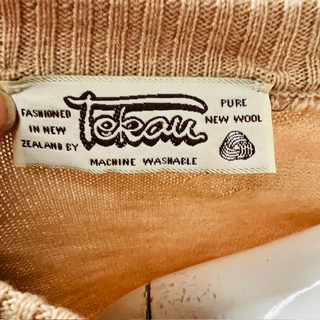 1980s nz vintage / TEKAU / v neck wool jumper / M Tops & shirts