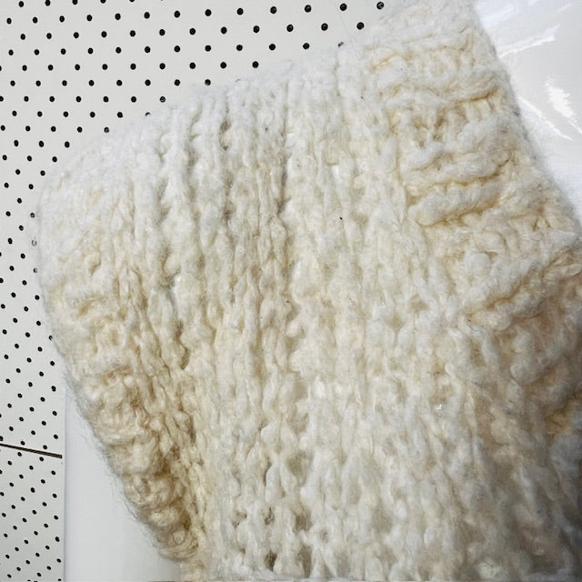 hand knitted / cream vest / s/m (3883809248074938175)