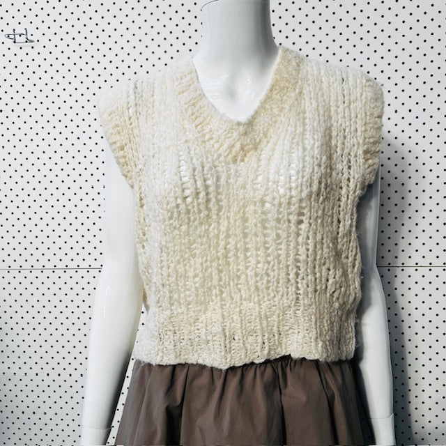 hand knitted / cream vest / s/m (3883809251847062088)