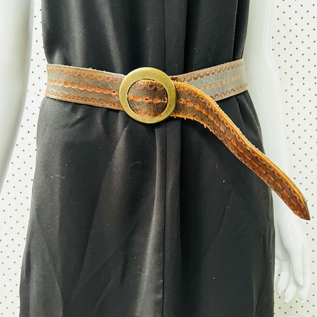 vintage / tooled brown leather belt with round buckle / s (3884591787432527028)