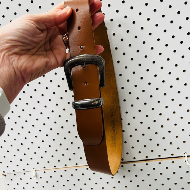 tan / leather belt with large silver buckle / s / made in nz (3884591795270316321)