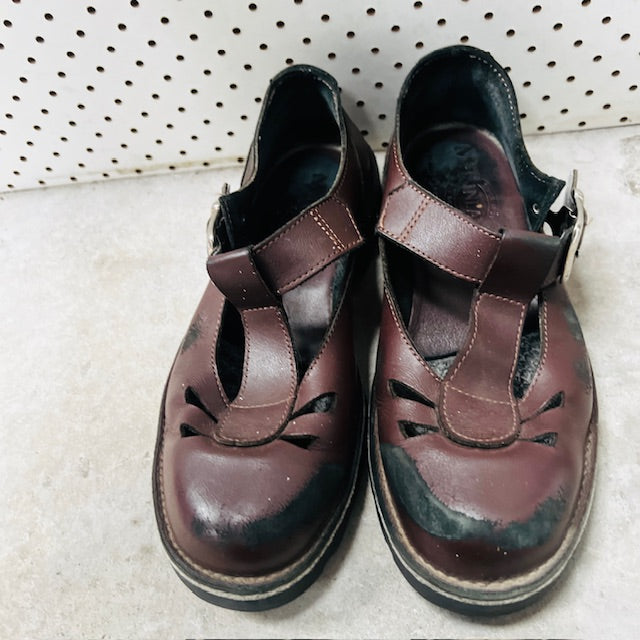 MCKINLEYS / 'kristen' brown leather mary-janes / 39 / made in nz / $180rrp (3885367253708187960)