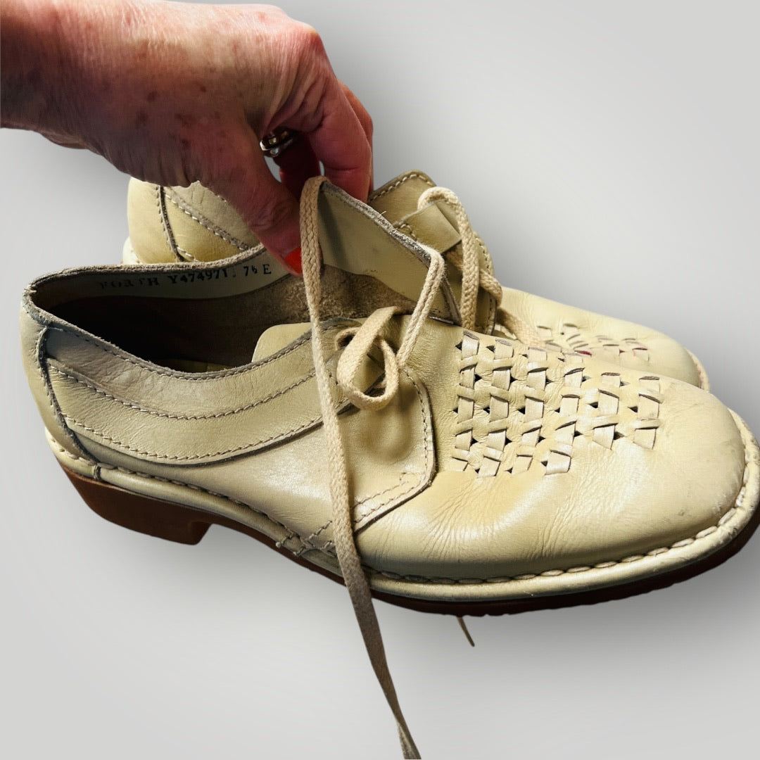 1970s vintage / hush puppies by clarks / 7.5 (3885538235731797123)
