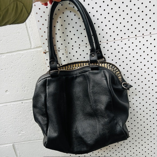 STATUS ANXIETY / 'force of being' large leather bag with shoulder strap (3888053424417220314)