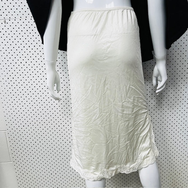 1970s nz vintage / 'french maid' slip with lace edging / s (3888053532826718428)
