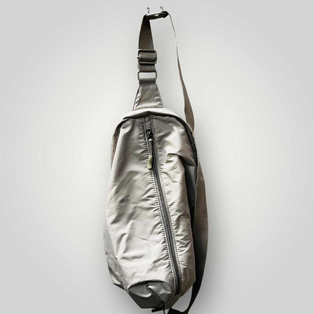 ARIANE GRANDE / limited edition sling bag (3888053838267631031)
