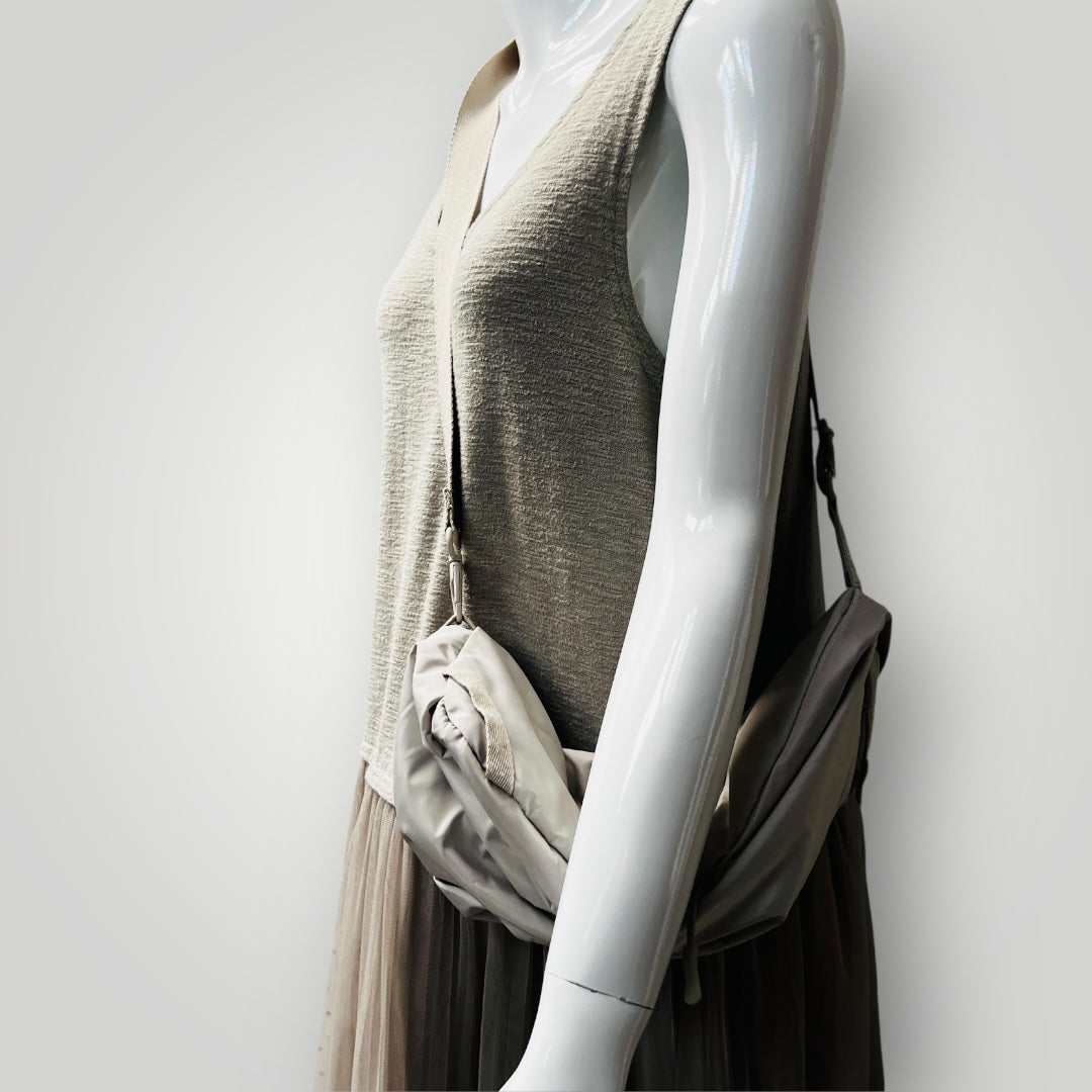 ARIANE GRANDE / limited edition sling bag (3888053839966028195)