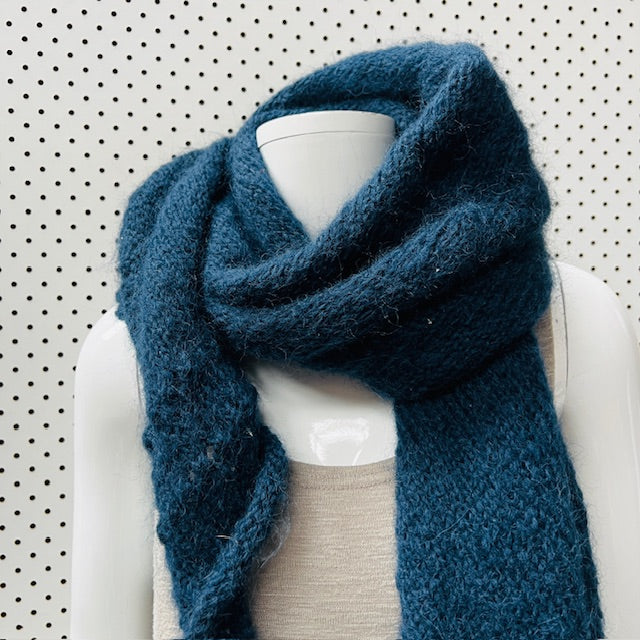 hand knitted / pure wool scarf (3889342677281531107)