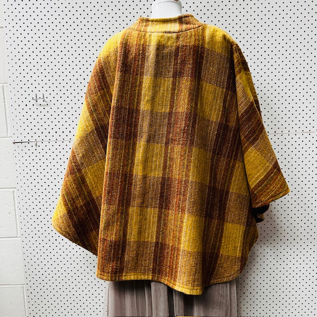hand woven / wool cape / one size (3889441488833641565)