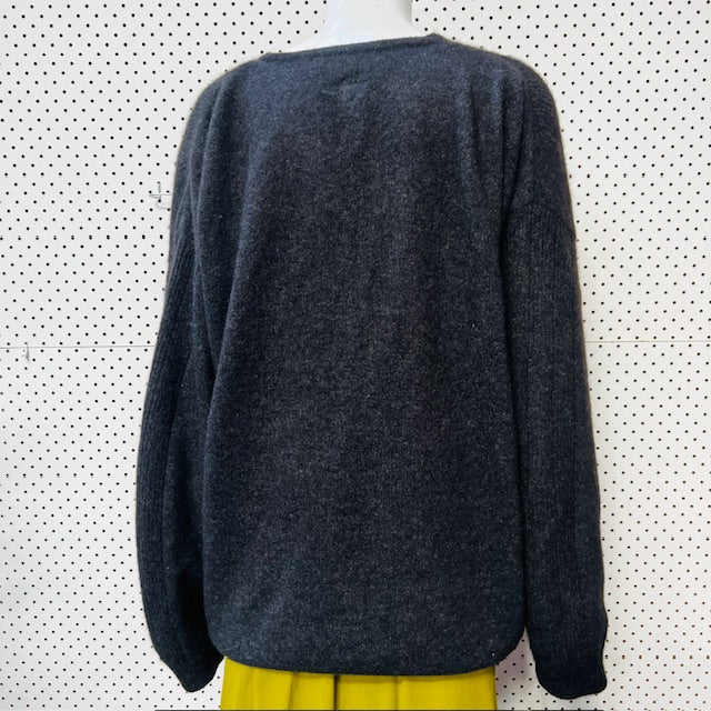 UNTOUCHED WORLD / merino possum v neck jumper / L (3890670198647137072)