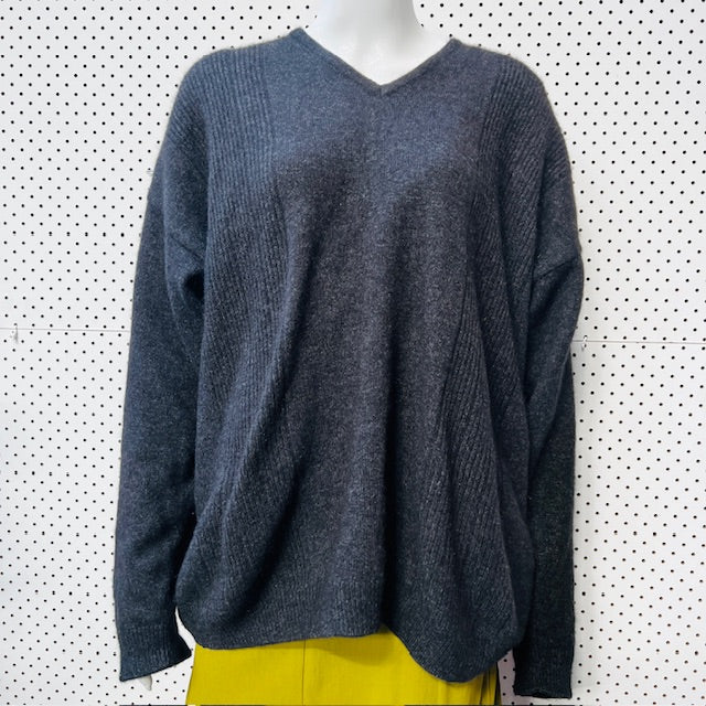 UNTOUCHED WORLD / merino possum v neck jumper / L (3890670200344746363)