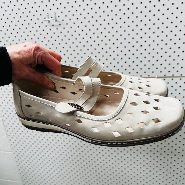 CASSINI / leather mary janes / size tbc (3892559142490980006)