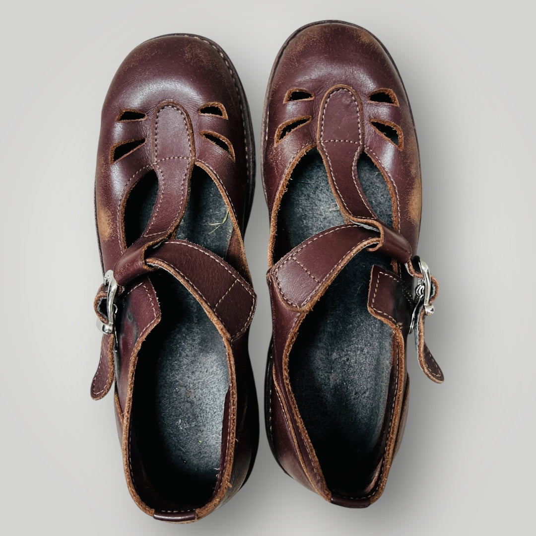 MCKINLEYS / leather t bar sandals / 38/39 / made in nz / $180rrp (3892559793394345458)