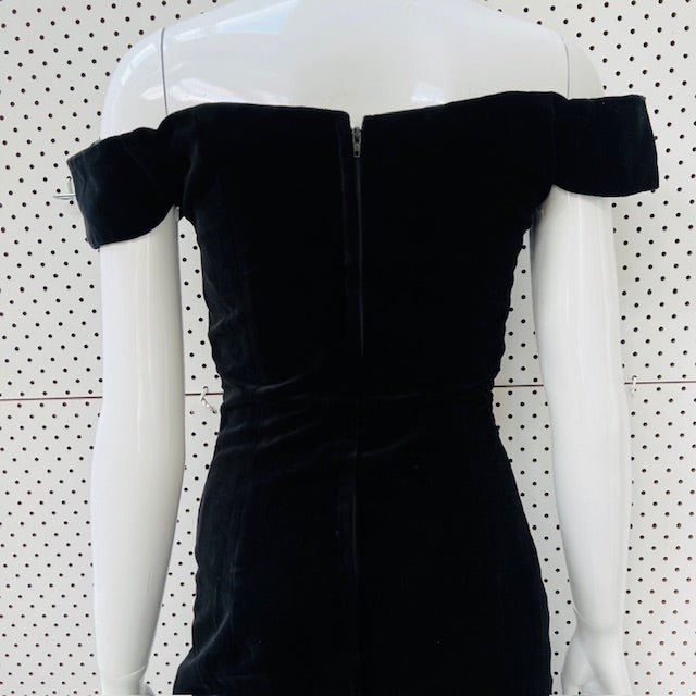 1980s vintage / PAGO / black velvet cold shoulder dress / s (3893694555050256097)