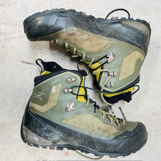 Arc'teryx Bora2 Mid GTX tramping boots / approx 41 (3894108245554303655)