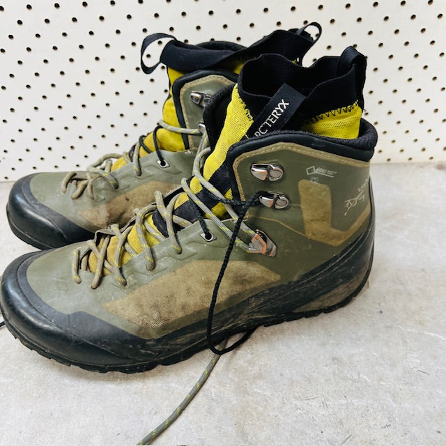 Arc'teryx Bora2 Mid GTX tramping boots / approx 41 (3894108248792358355)