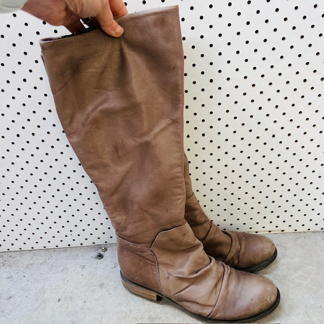 EOS / knee length brown leather boots / 38 (3894777446766290695)