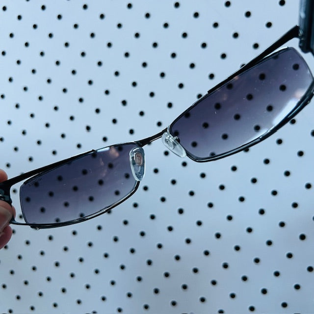 NICOLE / 1990s vintage skinny wrap sunglasses (3895549500418175662)