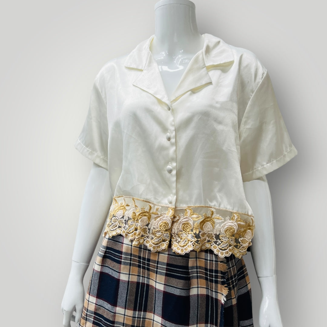 1990s vintage sleepwear / satin shirt with lace trim / m (3895653484294608289)