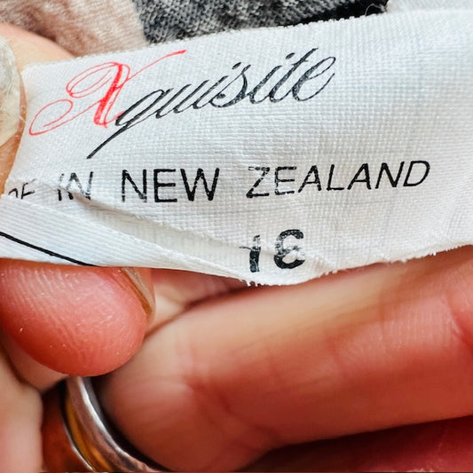 vintage / XQUISITE / nude half slip, lace trimmed / 18 / made in nz (3896001232957738455)