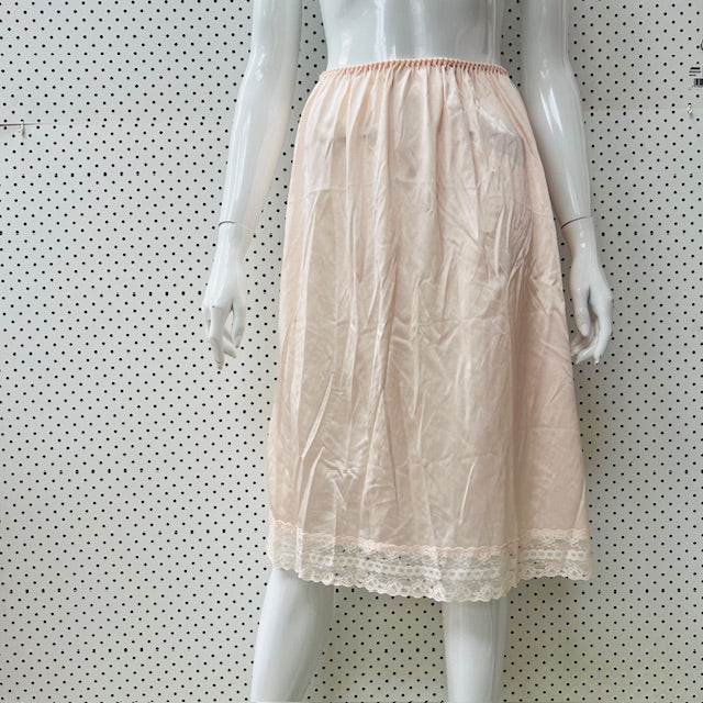 vintage / XQUISITE / nude half slip, lace trimmed / 18 / made in nz (3896001234487674899)