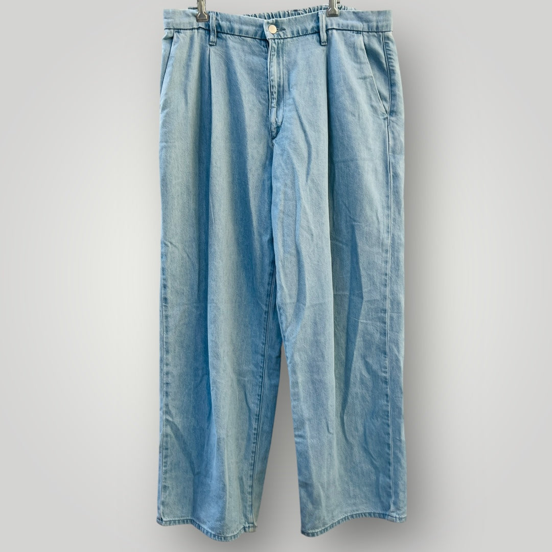 UNIQLO / drapey denim pleated pants in light wash / XL / as new (3896515780962733978)