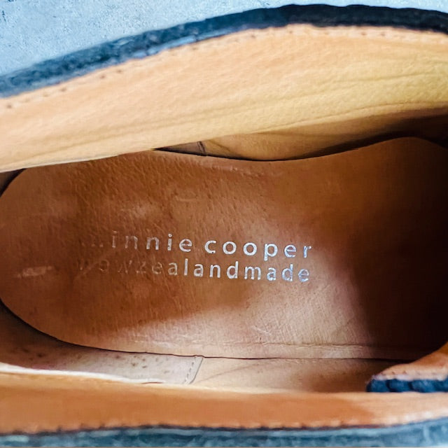 MINNIE COOPER / black leather lace up ankle boots / 42 (3897133058353976932)