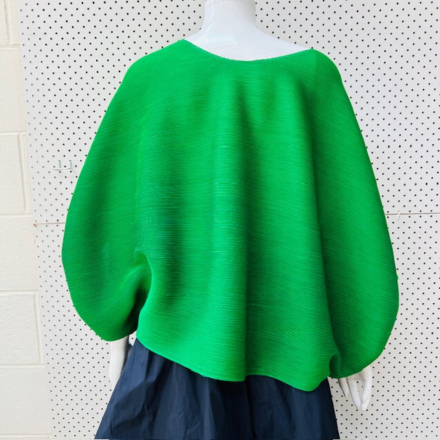 JACQUI FERNANDES / pleats please folded kelly green top / one size (3897916312310187397)