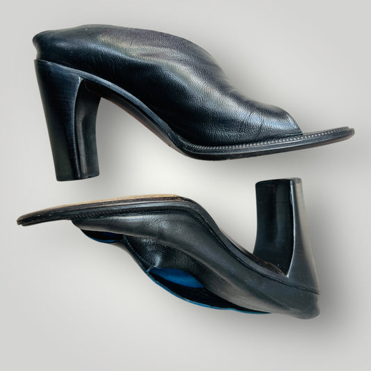 CoSTUME NATIoNAL / leather mules / 39 (3900753913018986113)