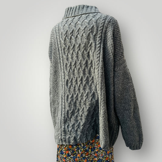 hand knitted / grey wool jumper / XL (3907569688545989662)
