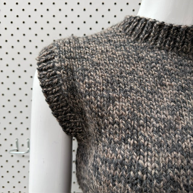 hand knitted / brown wool sleeveless vest / s (3916143027043833151)