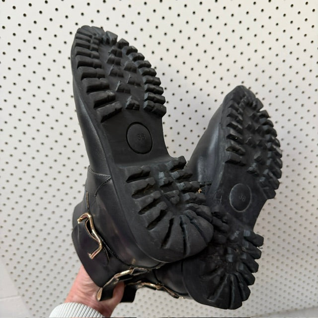KATHRYN WILSON / flat leather ankle boots / 38 (3919745901055368031)